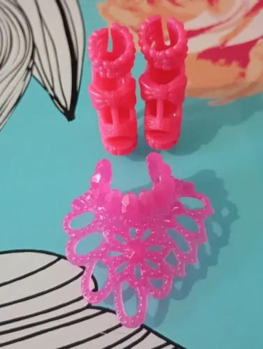 Lote colar e sapatos Fashionista Barbie 