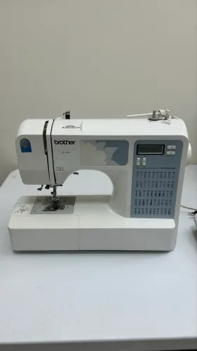 Máquina de costura eletrônica 