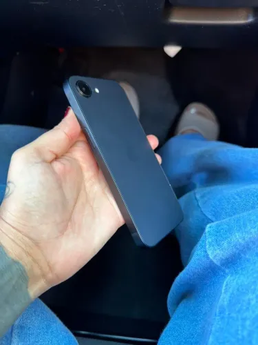 iPhone 16e