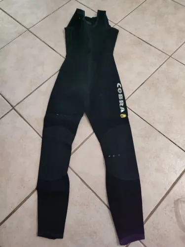 Roupa de mergulho completa cobra.. 3 mm, ótimo estado em perfeita condição.