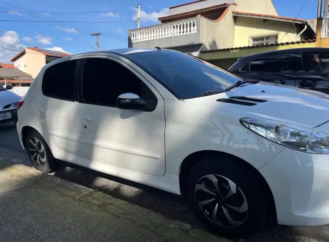 Peugeot 207 Active 1.4 Flex 8V 5P 2014
