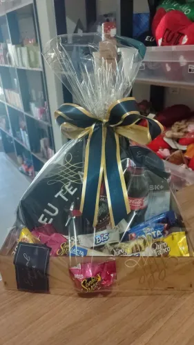 Lindas cestas com opções em perfumes, chocolate, café manhã, cerveja petiscos a partir de
