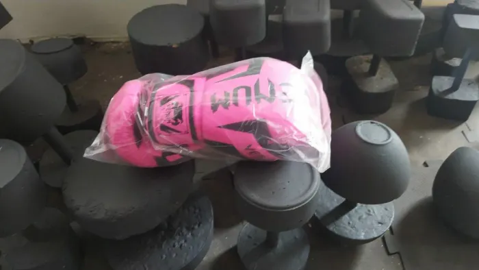 Luva venum rosa com preto 10 onças 