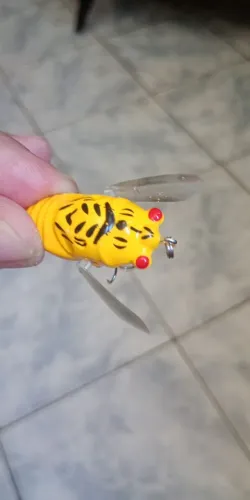 Isca de Artificial Cigarra com garateias 