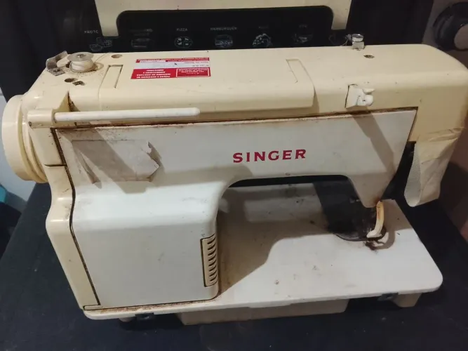 Máquina de costura Singer (Retirada de peças)