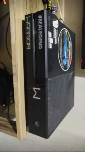 Vende se console Xbox one fet de 1tb com uma manete original