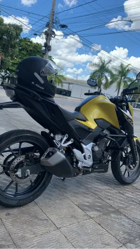 CBX Twister 300R 2023 dourada 
