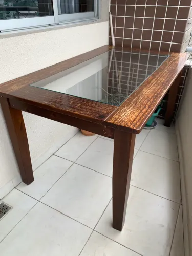 Mesa de madeira para 06 lugares, SEM CADEIRAS.