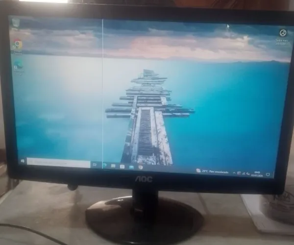 Monitor de 15 polegadas com uma pequena linha