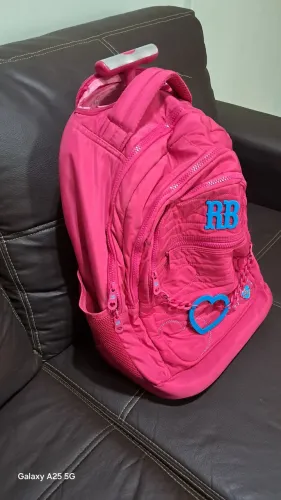 Linda Mochila original e seminova
