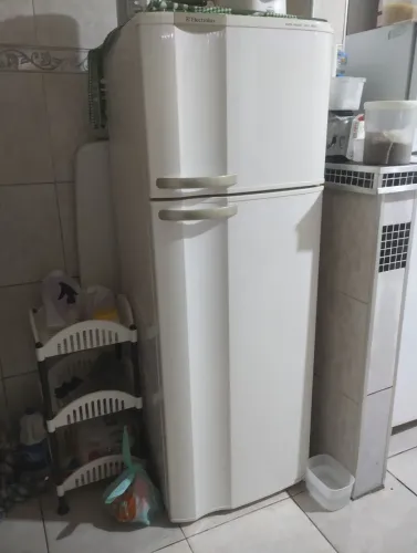 GELADEIRA ELECTROLUX DC37 POUCO USO