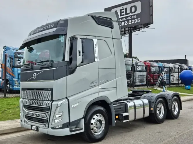Volvo FH 540 6x4 Bug Leve Globetrotter Ano 24 Mídia Grande Geladeira Mola Freio a tambor