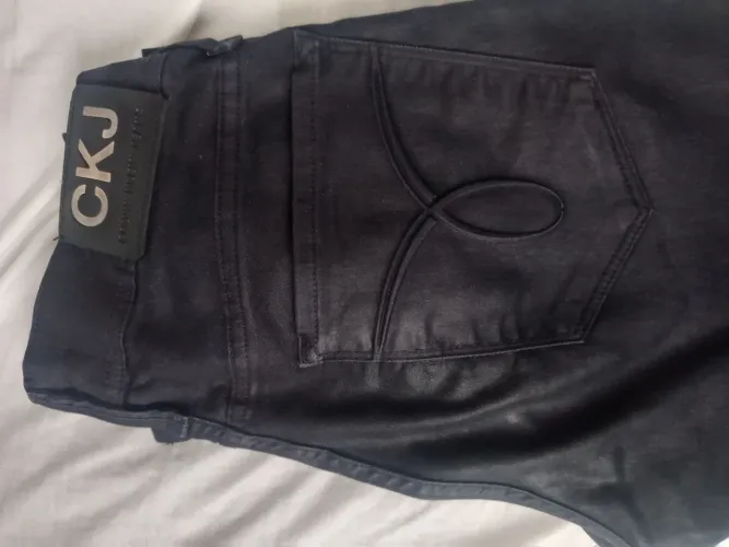 Calça calven Klein, resina , produto original,usada poucas vezes