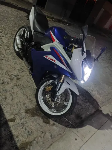 Vendo moto CBR 600