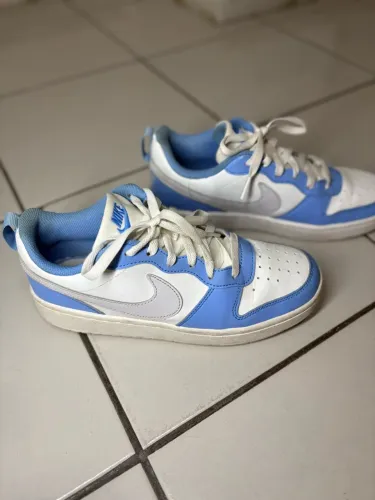 TÊNIS NIKE COURT BOROUGH LOW RECRAFT AZUL CÉU/BRANCO