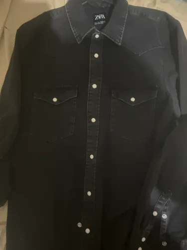 camisa manga longa, jeans. Zara. Nova, nunca usada.