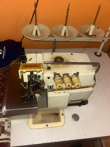 Máquina Overlock Siruba 737D Industrial Completa Funcionando