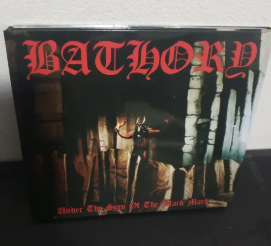 Cd Bathory - Under The Sign of The Black Mark - versão Digipack - Usado