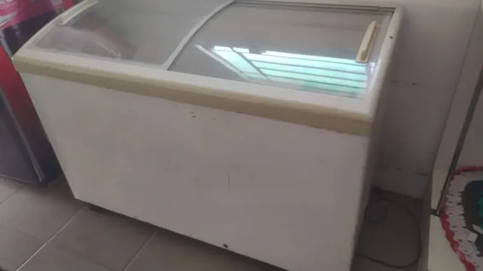 Freezer metal frio tampo de vidro, 450L.
