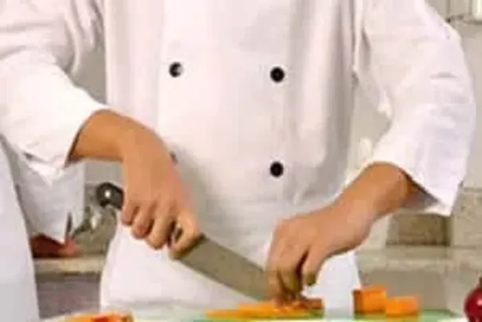 Contrata-se auxiliar de cozinha