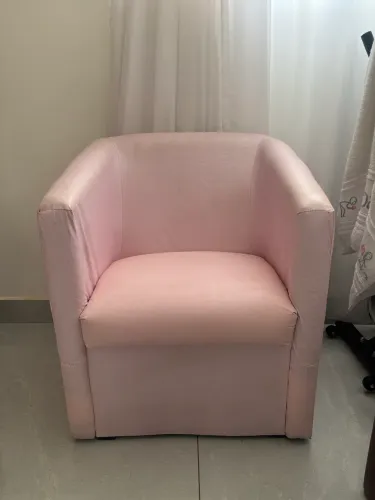 Poltrona decorativa e de amamentação rosa! 