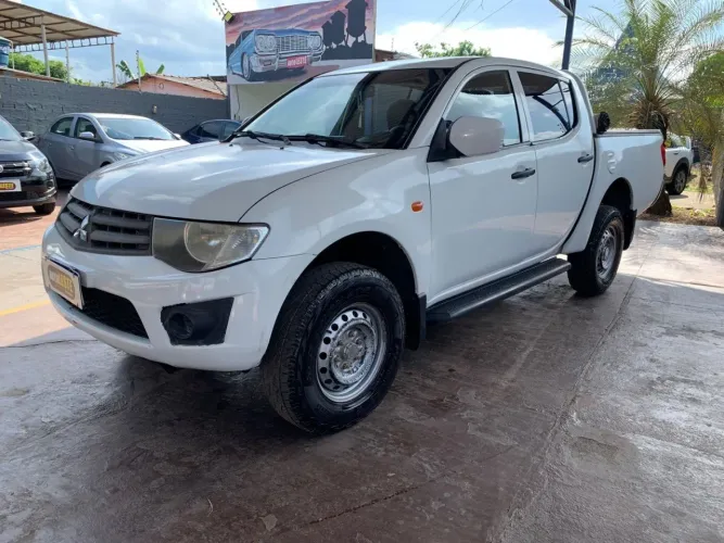 Mitsubishi L200 Triton GL 3.2 CD TB Int. Dies. Mec. 2017