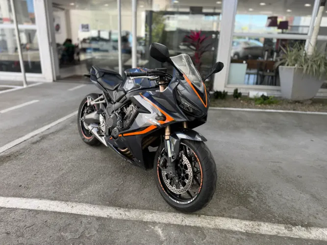 Oportunidade CBR 650R 2021
