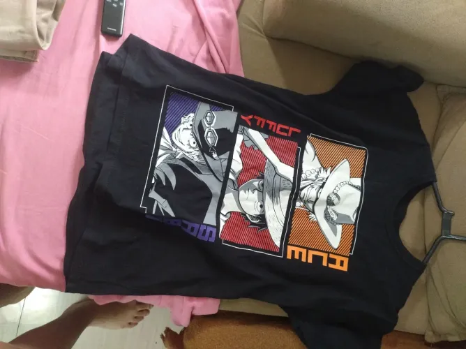 Camisas piticas cada uma 30 é verde por 20