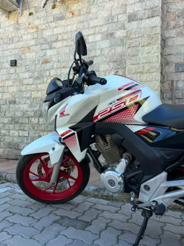 CB TWISTER 250 unico dono apenas 3 mil km rodados sem detalhes