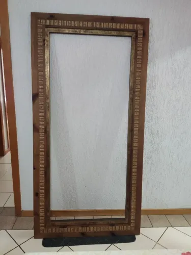 Moldura de madeira