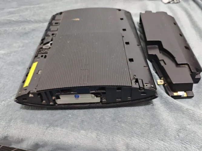 Ps3 super slim pra retirada de peça + uma fonte extra.