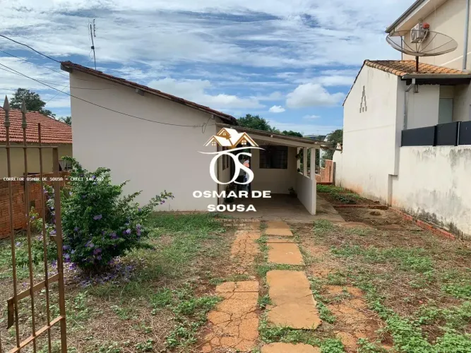 Casa construída em terreno de 300m² no Centro em Cesário Lange - SP