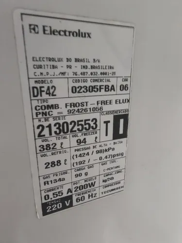 Geladeira nova motor quebrado 
