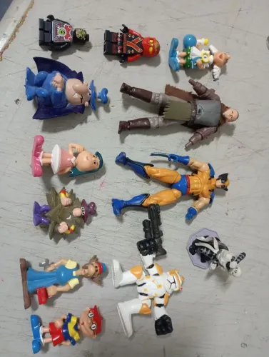 Bonecos variados (LOTE)