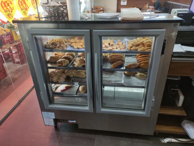 BALCÕES DE PADARIA EM ÓTIMO ESTADO
