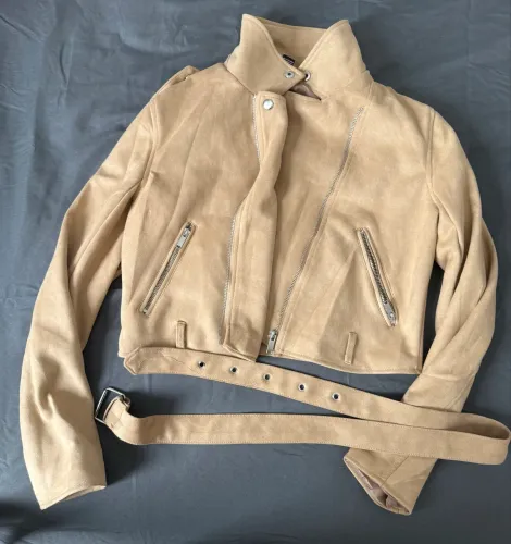 Jaqueta Forever 21 estilo biker em suede bege claro