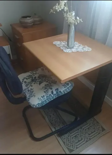 MESA/ESCRIVANINHA COM CADEIRA DE ESCRITÓRIO