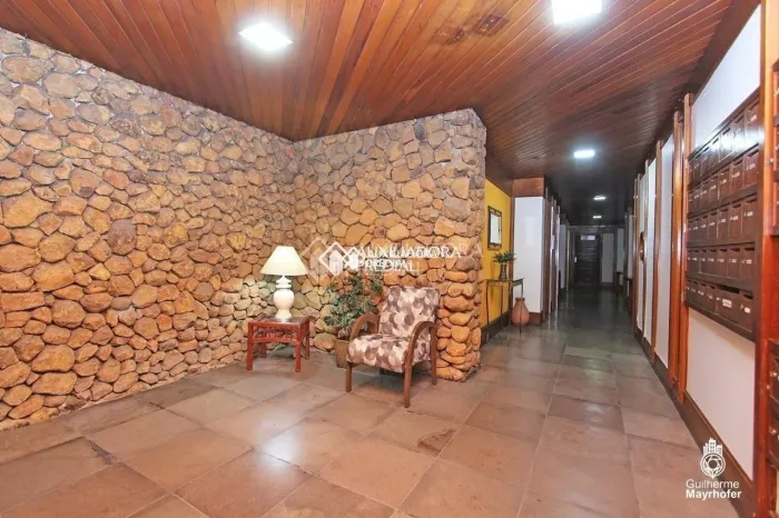 Apartamento à venda no bairro Menino Deus com 45 m² e 1 dormitório/quarto disponível