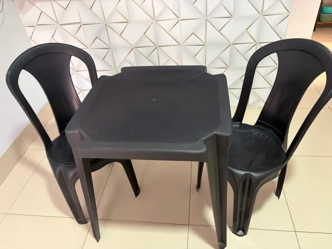 Mesa com 2 cadeiras