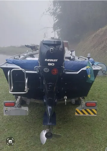 Lancha Marajó motor 90 evenrud etec  com carreta e sonar. Documentos ok