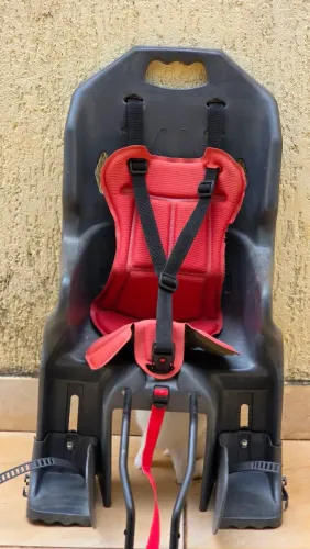 Cadeirinha infantil para bicicleta. 
