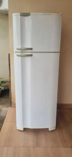 Vendo Geladeira Eletrolux Dc 49 gelo seco