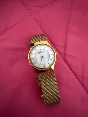 Relógio Skagen feminino dourado