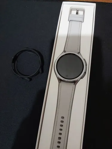 Galaxy Watch 6 Classic prata (47mm) LTE. 