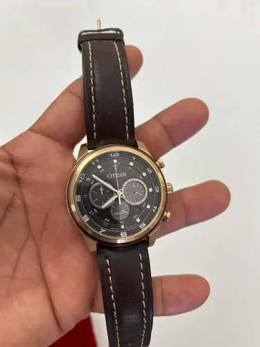 Citizen Eco-Drive Chronograph (modelo CA4037-01W) com caixa em tom de ouro rosa