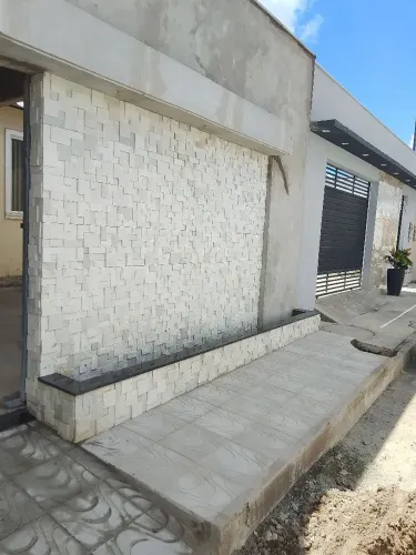 Procuro pedreiro e ajudante 
