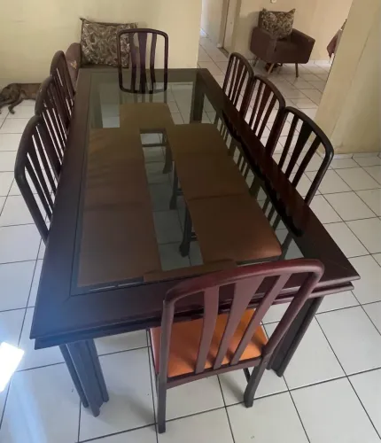 Mesa de jantar mais 8 cadeiras!