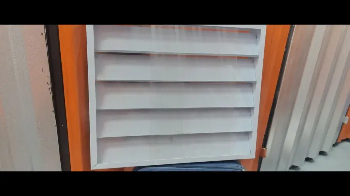 Vendo porta medalhas com porta de acrílico 