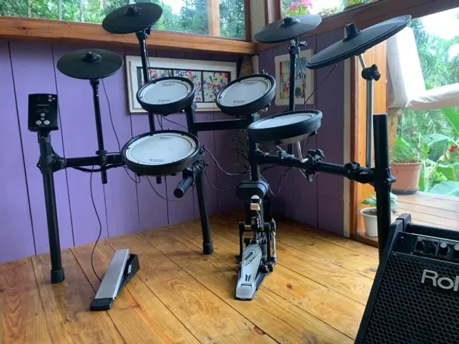 Bateria Eletrônica Roland TD-1DMK + Amplificador Roland V-Drums à venda