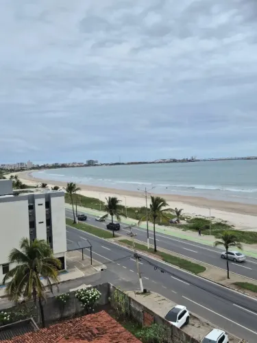 Vendo quarto e sala com varanda a beira mar. Edf. Maison Chateaubriand